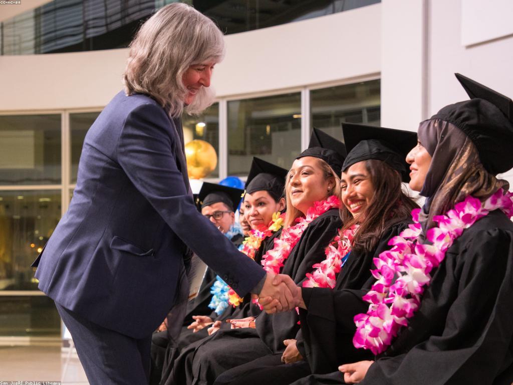 ការសិក្សាអនឡាញ: អត្ថប្រយោជន៍និងវិធីសាស្ត្រដើម្បីអភិវឌ្ឍជំនាញរបស់អ្នក